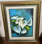 Quadro com arranjo de flores `copo-de-leite` com moldura de madeira em branco/dourado/preto assinado `D.Costa` - dim - 55x68x8