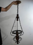 Lustre de teto produzido em madeira com correntes de ferro - dim- 38 de diâmetro e 103 cm de altura
