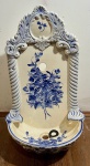 Lavatório em faiança ornamentado e decorado com linda pintura a mão de flores - 40x30x67