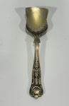 Colher inglesa produzida pela Sheffield com arabescos no cabo e detalhe de concha na ponta - dim - 13x4l