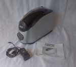 Refrigerador de bebidas COOPER COOLER portátil, modelo HC01, construção em plástico rígido com tampa em acrílico, 3 modos de refrigeração. Acompanha manual original e fonte de alimentação. Medidas 22 cm de altura x 31 cm de comprimento x 14 cm de largura. Funcionando mas sem garantias futuras. Necessita colar o display frontal.