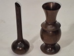 Dois pequenos vasos em jacarandá  medindo 14 cm por 5 cm de diâmetro perfeito estado de conservação.
