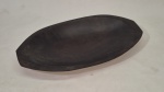 Petisqueira em madeira maciça  medindo 3,5 cm por 28 cm por 14 cm perfeito estado de conservação.
