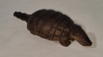 Escultura em jacarandá em forma de "Tatu"   medindo 4 cm por 15 cm por 5,5 apresenta faltas nas orelhas.