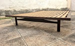 Base em jacarandá década de 60, para cama de casal "Daybed" borda e pernas com características de Joaquim Tenreiro em jacarandá maciço e apoio do colchão em Ibiúva, medindo 27 cm de altura por 192 cm por 142 cm,  estrutura integra , selada parcialmente na parte inferior estrutura integra.