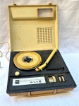 Antiga radio vitrola Belair medindo 9 cm por 28 cm por 28 cm o fio de alimentação está ressecado necessita ser trocado, sem garantia de funcionamento.