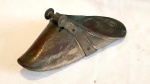 Sapata em metal medindo 23 cm por 10 cm por 8 cm. Necessita banho de Prata.