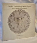 Livro o Brasil Genial da Oficina de Agosto medindo 31 cm por 31 cm.