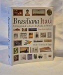Livro Brasiliana Itau medindo 30 cm por 24 cm.