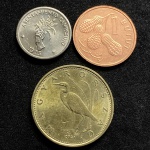 3 moedas estrangeiras flor de cunho