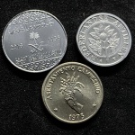 3 moedas estrangeiras flor de cunho