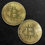 2 Medalhas BITCOIN douradas - Lindas FLOR DE CUNHO