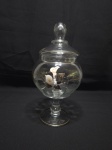 Linda compoteira cristal canelado com pintura tulipas e friso ouro. Medindo 10,5cm de boca x 26cm de altura total.