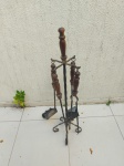 Kit para limpeza de lareira em ferro forget com pega em madeira. Medindo o suporte 85cm de altura.