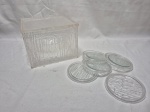 Lindo balde em acrílico jateado com 6 suportes de copo. Medindo 16cm x 17cm x 13cm de altura.