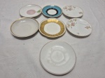 Lote de 7 pires de café em porcelanas diversas. Medindo 11cm de diâmetro.