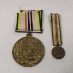 MILITARIA - Medalha e Miniatura comemorativa ao trigésimo aniversário da Revolução Constitucionalista de 32 - MEDALHA MMDC. A medalha comemorativa do 30° aniversário do Movimento Constitucionalista foi oferecida pela Sociedade Veteranos de 32 – MMDC. Referida medalha não era exclusiva aos participantes do movimento constitucionalista, ou seja, era fornecida também a simpatizantes da causa.