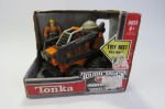 COLECIONISMO - TOUGH TRUCK `CRUSHER` - Veículo e Boneco fabricados pela TONKA / HASBRO e vendidos pela GULLIVER. VEÍCULO BÁSICO - LINHA DURA AVENTURA TONKA. Na embalagem original.