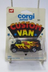 COLECIONISMO - MINIATURA CORGI CUSTOM VAN - FIRE BALL. Na cartela lacrada original - escala 1:64.