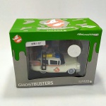 COLECIONISMO - VEÍCULO da série Ghostbusters ECTO-1 - Marca Titans 4.5` - Vinyl Figures Car. Na caixa original nunca aberta - sem marcas de violação nas fitas adesivas. A caixa mede aprox. 16 cm de comprimento. 