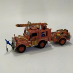 COLECIONISMO - MATCHBOX YESTERDAY - código YYM36400 - LAND ROVER DE RESGATE 1952 - EDIÇÃO ESPECIAL DA SÉRIE FIRE ENGINE ESTA É UMA RÉPLICA AUTÊNTICA DE UM VEÍCULO DE PATRULHA DE RESGATE DE SURF. O LAND ROVER E A CARRETA ESTÃO EM ÓTIMAS CONDIÇÕES. Não temos a embalagem. Escala 1:43.