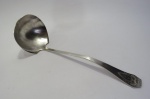 CONCHA para SOPA VINTAGE - fabricada pela Rogers Bros. - 1847 XS com banho triplo de prata, `como encontrada`. Esta concha mede aproximadamente 27 cm de comprimento. Não polimos a concha, deixando a escolha de polir ou não a cargo do novo proprietário. `1847 Rogers Bros.` não é um nome de irmãos, mas sim um nome de marca e uma data de fundação usada pela empresa International Silver Company (ISC) na sua linha de talheres e produtos de prata. A marca `1847` refere-se ao ano em que a Rogers Brothers foi fundada, e não à data de fabrico dos produtos. A International Silver Company (ISC) adquiriu a Rogers Brothers em 1898 e, desde então, usa a marca `1847 Rogers Bros.` - WIKIPÉDIA. 