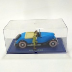 COLECIONISMO VEÍCULOS DO TINTIM 04 (TINTIN) - TINTIN EN AMÉRIQUE. Escala 1:43 no Blister original. As Aventuras de Tintim é o título de uma série de histórias em quadrinhos criada pelo autor belga Georges Prosper Remi, mais conhecido como Hergé, em 1929. O herói das séries é o personagem epônimo Tintim, um repórter e aventureiro belga. Ele é auxiliado em suas aventuras desde o início por seu fiel cão Milu. Wikipédia