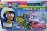 COLECIONISMO (02) - MICRO MACHINES - OFFICER SPEED TRAP (POLICIAL DE MOTO DE VELOCIDADE). Distribuído pela GULLIVER. Na caixa fechada com fitas adesivas, sem indícios de rompimento. A caixa mede aprox. 32 x 19 x 7,5 cm. Fabricação GALLOB.