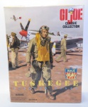 COLECIONISMO - BONECO GI JOE - Piloto de Caça JOE TUSKEGEE (FIGHTER PILOT) - Na caixa original. Escala 1/6. Solto no interior da caixa. Fabricação Kenner. Referência: https://www.ebay.com/itm/335039112117