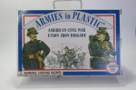 COLECIONISMO MILITAR (01) - MILITARES AMERICANOS - GUERRA CIVIL - UNION IRON BRIGADE da série ARMIES IN PLASTIC. Na caixa são 20 figuras plásticas em 10 poses - Escala 1/32 na Caixa original. 