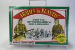 COLECIONISMO MILITAR (04) - MILITARES ESCOCESES - SCOTTISH HIGHLANDERS IN KILTS & GLENGARRIES da série ARMIES IN PLASTIC. Na caixa são 20 figuras plásticas em 10 poses - Escala 1/32 na Caixa original. 