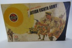 COLECIONISMO - AIRFIX série MILITAR - BRITISH EIGHTH ARMY na Caixa Original. Escala 1/32. Alguns militares estão danificados, necessitando restauro caso o vencedor assim o queira.