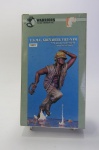 COLECIONISMO - SOLDADO AMERICANO (U.S.M.C. GRENADIER VIET-NAM FIGURE), na caixa original para montar. Fabricado pela Warriors Estados Unidos.  Escala 1/16 (resin figure). Sem garantia da qualidade das peças lacradas em razão do tempo decorrido.