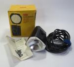 KODAK - LUZ PARA FILMADORA (INSTAMATIC MOVIE LIGHT - MODEL 2). Na caixa original com marcas de uso. Acompanha Manual de Instruções. Ausência do protetor da lâmpada. Funcionando no momento e sem garantia futura da lâmpada. Foi testada no 110 volts.