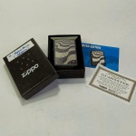 MEMORABILIA FUMAGEIRA - ISQUEIRO ZIPPO - CALÇADA DE COPACABANA - Na caixa original. NOVO - nunca utilizado.