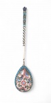 Prata Russa - Colher em prata russa com rico trabalho em esmalte champlevé, contrastada para a cidade de Moscou no período de 1908 - 1926. Med.: 13,5 cm Peso: 24g