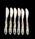 Conjunto com 6 espátulas para aperitivo em metal prateado. Med.: 13 cm