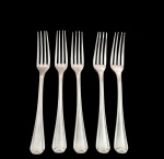 CHRISTOFLE, CHEVRON- Conjunto com 5 garfos para bolo / fruta, Art Déco em metal espessurado a prata Christofle modelo Chevron, desenhado por Luc Lanel. Med.: 15,5 cm *Apresenta desgaste no banho