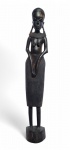 Grande escultura africana em madeira entalhada e ebanizada representando Figura Feminina. Med: 65 cm * Possui um dos braços colado e pequena falta no seio, apresenta marcas do tempo.