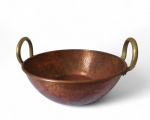 Tacho em cobre martelado com alças em bronze medindo 29 cm de diâmtro ( sem as alças)