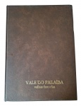 Livro Vale do Paraíba Velhas Fazendas - Tom Maia e Sérgio Buarque de Holanda, 1975, catalogação de mais de 100 fazendas no Vale do Paraíba, com desenhos a bico de pena, por Tom Maia. 172 páginas. Med.: 23,5 x 32,5 cm alt
