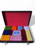 Estojo com 206 fichas para jogos em galalite perolada, Excelente estado de conservação, na caixa original. Med.: Caixa: 4,5 x 19 x 30,5 cm * Baralho incompleto