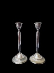 EBERLE - Par de castiçais em metal espessura à prata. Med.: 24 cm de altura; * Apresenta desgastes no banho