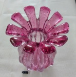 Antigo vaso Art Decò, déc 50, em vidro de murano nos tons rosa e translúcido, decorado com bolhas e borda recortada. Peça de coleção. Medindo: 18x13 cm.