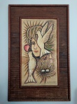 Belíssima grande talha para parede, produzida em madeira com excelente policromia, representando mulher com duas pombas, definida com maravilhosa moldura lindamente talhada, assinado R. SAMPAIO, medidas 110X71 cm, item muito decorativo. OBS; possui alguns desgastes conforme visível nas fotos.