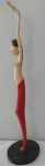 Escultura Balinesa em madeira representando mulher. Medida 72 cm de altura. Apresenta pequenas marcas de desgaste.