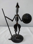 Arte popular: Base para abajur representando Dom Quixote, escultura em ferro c/ parafusos, A. 34 cm //contemporâneo.