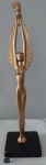 Linda escultura" DEUSA DA VITORIA ", ricamente elaborada em metal patinado de dourado, medindo 40 cm aproximadamente.