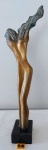 Imponente e grande esta escultura em bronze maciço e patinado representando "Corpo de mulher estilizado" com base em granito preto altura 48,5 cm e pesando 4,6 quilos ( sem assinatura ).
