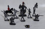 SOLDADINHO DE CHUMBO - Lote contendo 9 antigos bonecos de chumbo. Medindo aprox. 8cm de altura o maior.